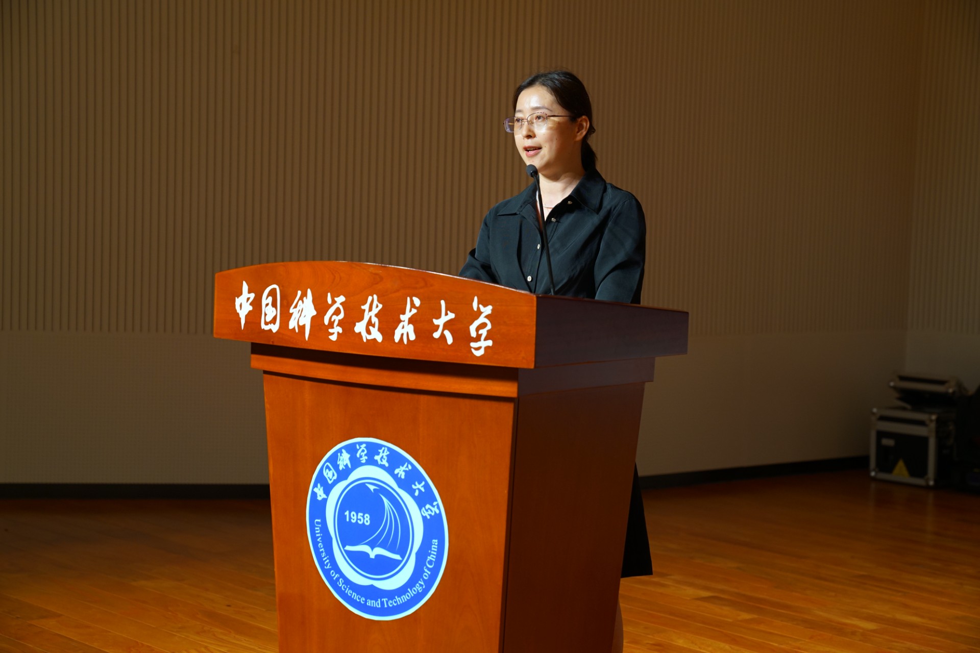 毕业晚会-Speech by Judy Shen.JPG