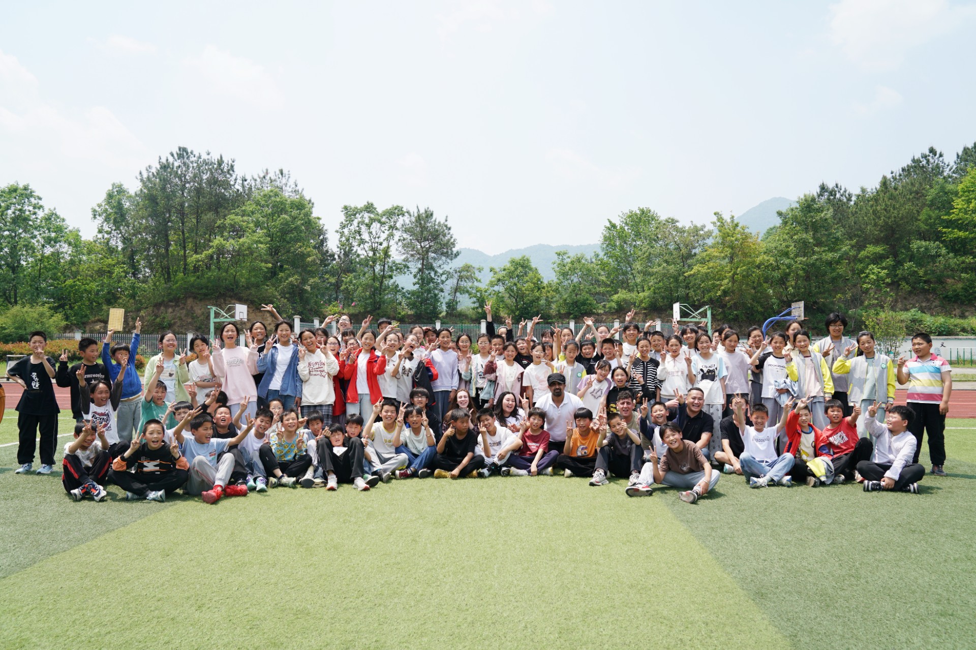 燕子河学校-体育课.jpg